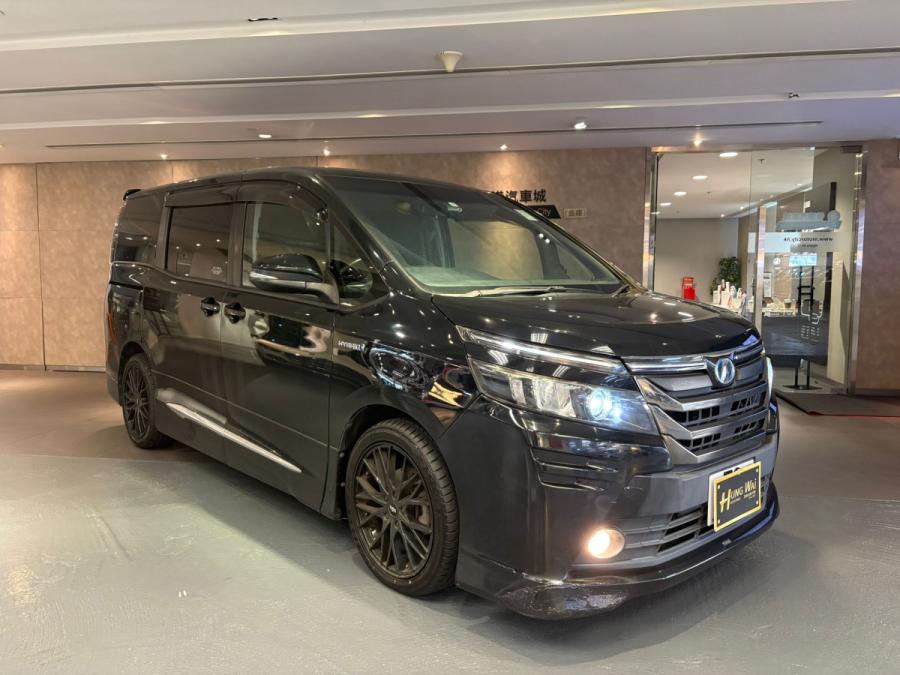 TOYOTA 豐田 Voxy Hybrid 1.8